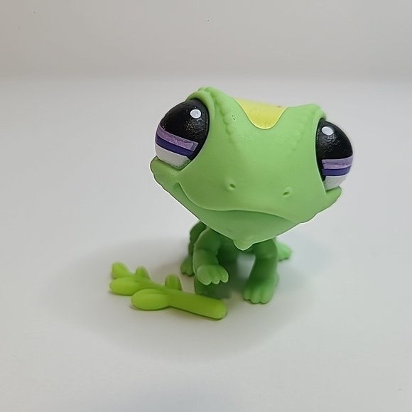 Littlest Pet Shop #2399 Green Orange Chameleon Lizard with Leaf LPS - Picture 5 of 5